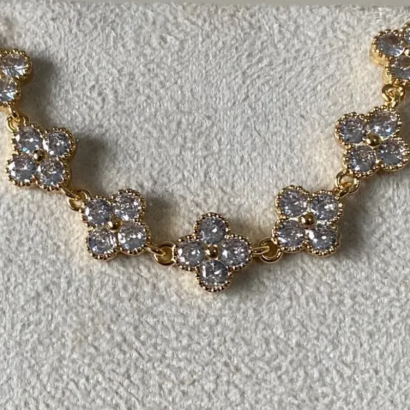 Pulseira Trevo com Cristais