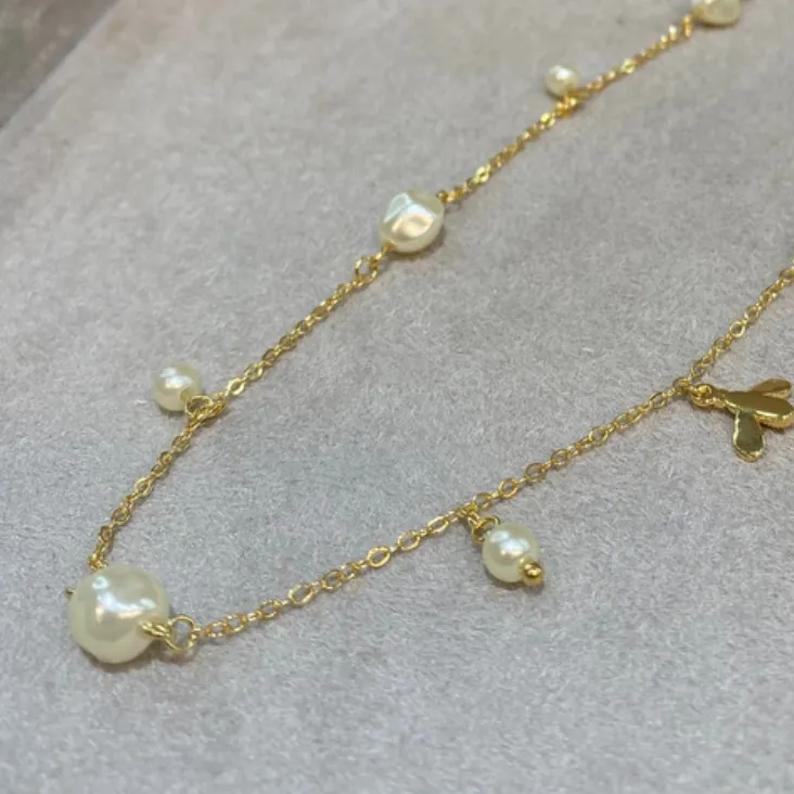 Choker com Pérolas e Abelha